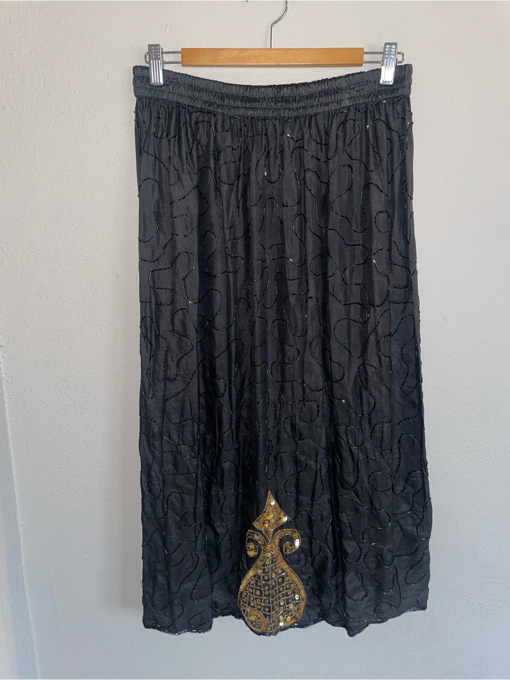 Black Embroidered Midi Skirt with Gold Accent beaded vintage sz 1X silk